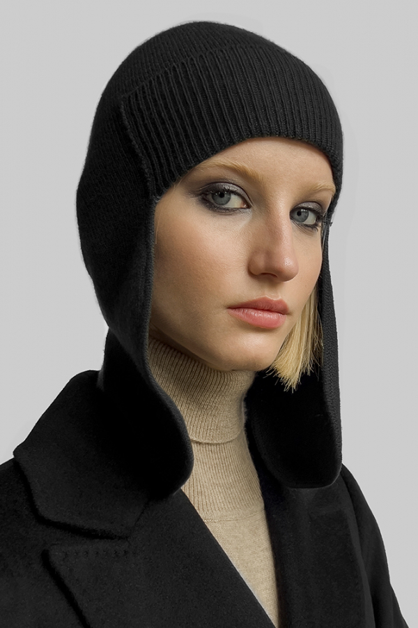 Шапка с ушами из кашемира 