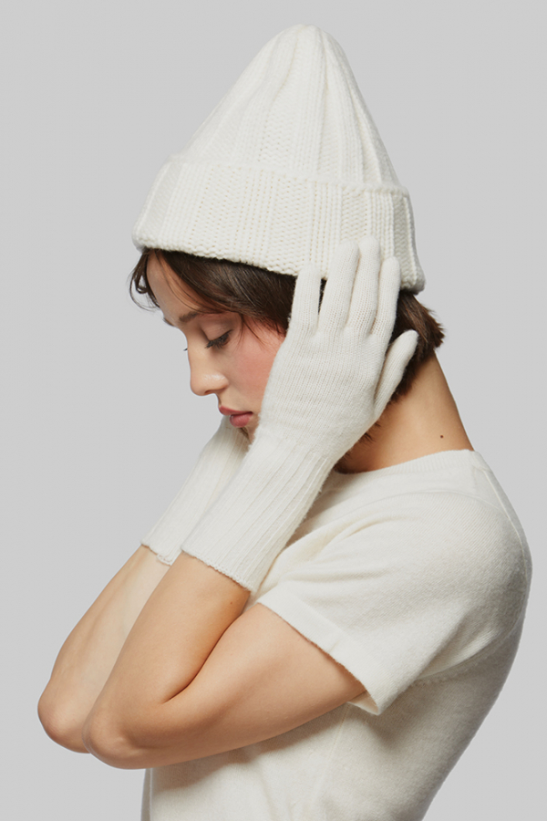 "Белые кашемировые перчатки