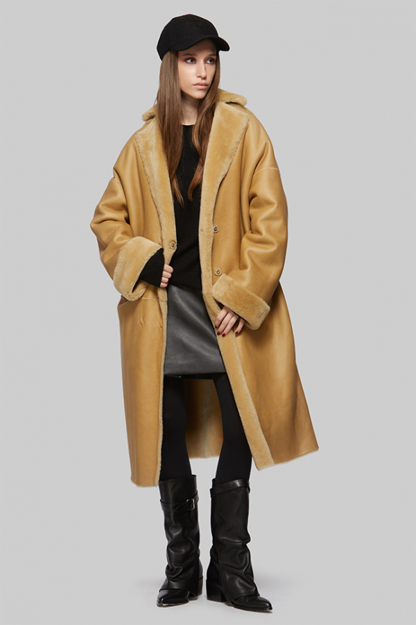 Двухсторонняя дубленка золотисто-охристого цвета 