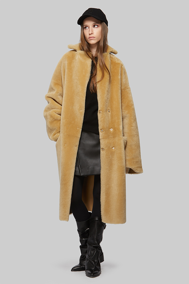 Двухсторонняя дубленка золотисто-охристого цвета  Двухсторонняя дубленка золотисто-охристого цвета