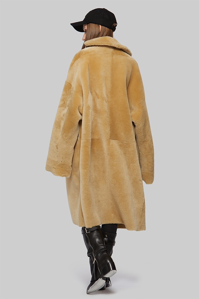 Двухсторонняя дубленка золотисто-охристого цвета  Двухсторонняя дубленка золотисто-охристого цвета