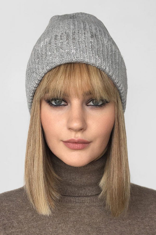 Светло-серая шапка с полным накатом