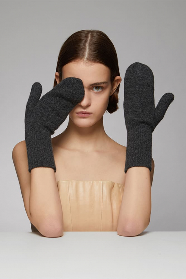 Тёмно-серые кашемировые варежки